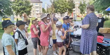 25.07.2024 утро в лагере началось с минутки безопасности "Наши друзья-дорожные знаки", зарядки и утренней линейки