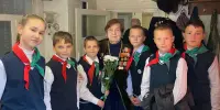Пионеры 5 класса поздравили ветеранов с наступающим Днём Победы