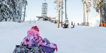 Катание на тюбингах вблизи проезжей части опасно!