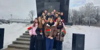 Торжественная церемония у памятника экипажу Павла Рака