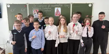 От княгини до космонавта: шестиклассники совершили путешествие во времени в преддверии 8 Марта