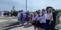 Церемония возложения цветов экипажу танка Т-34