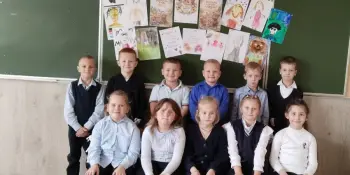 1"Б" класса поздравляет всех мам с праздником!