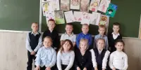 1"Б" класса поздравляет всех мам с праздником!